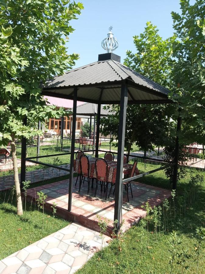 Seki Qonaq Evi Motel Bagian luar foto