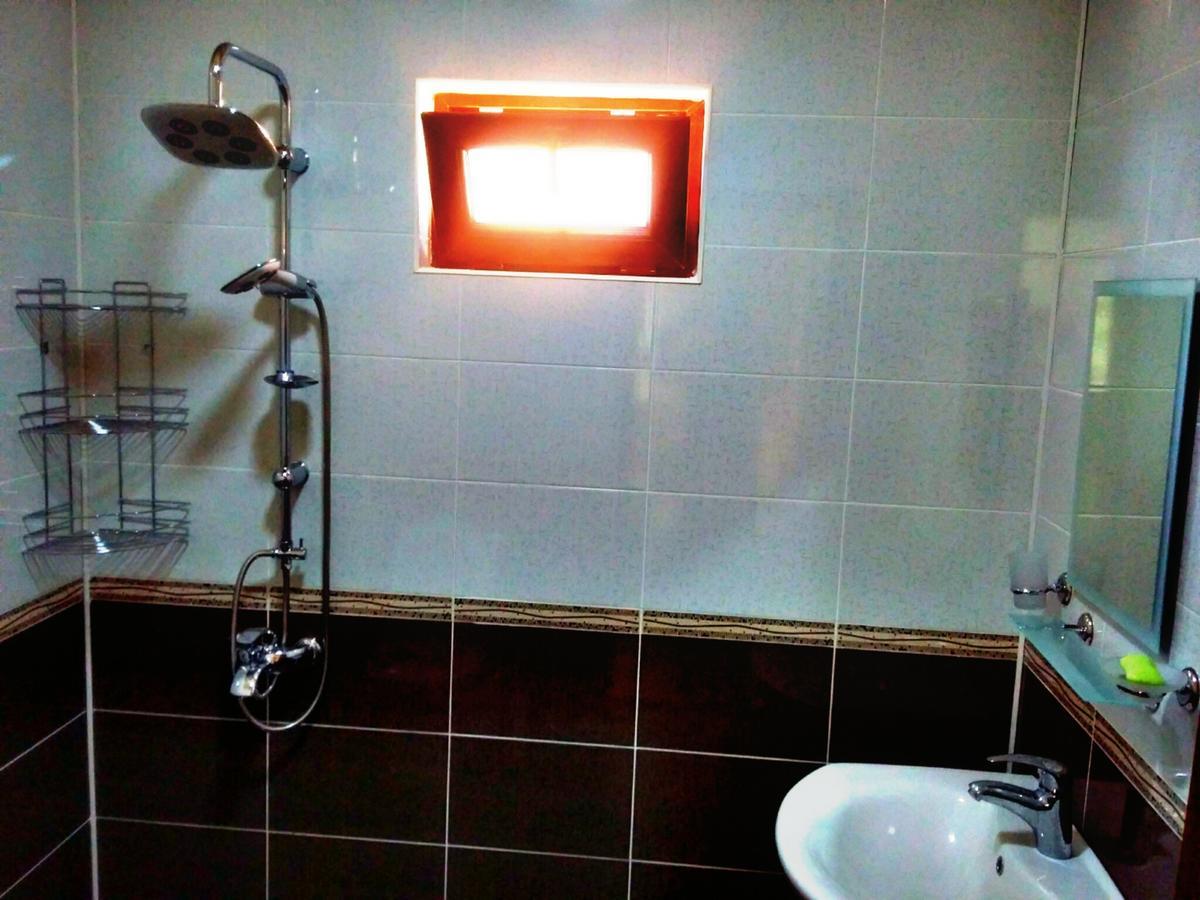 Seki Qonaq Evi Motel Bagian luar foto