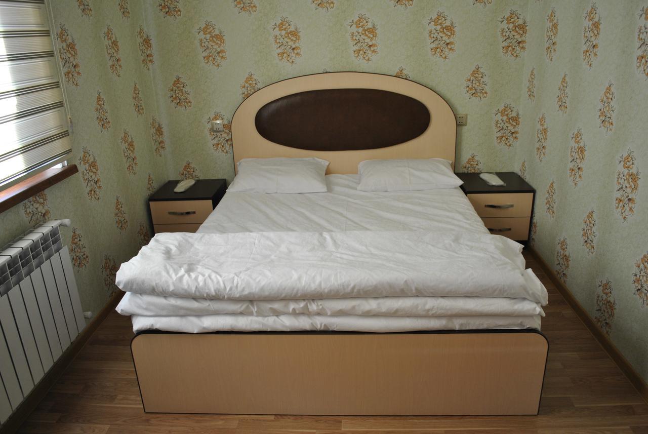 Seki Qonaq Evi Motel Bagian luar foto